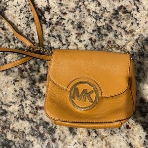 👜Michael Kors Leather Crossbody